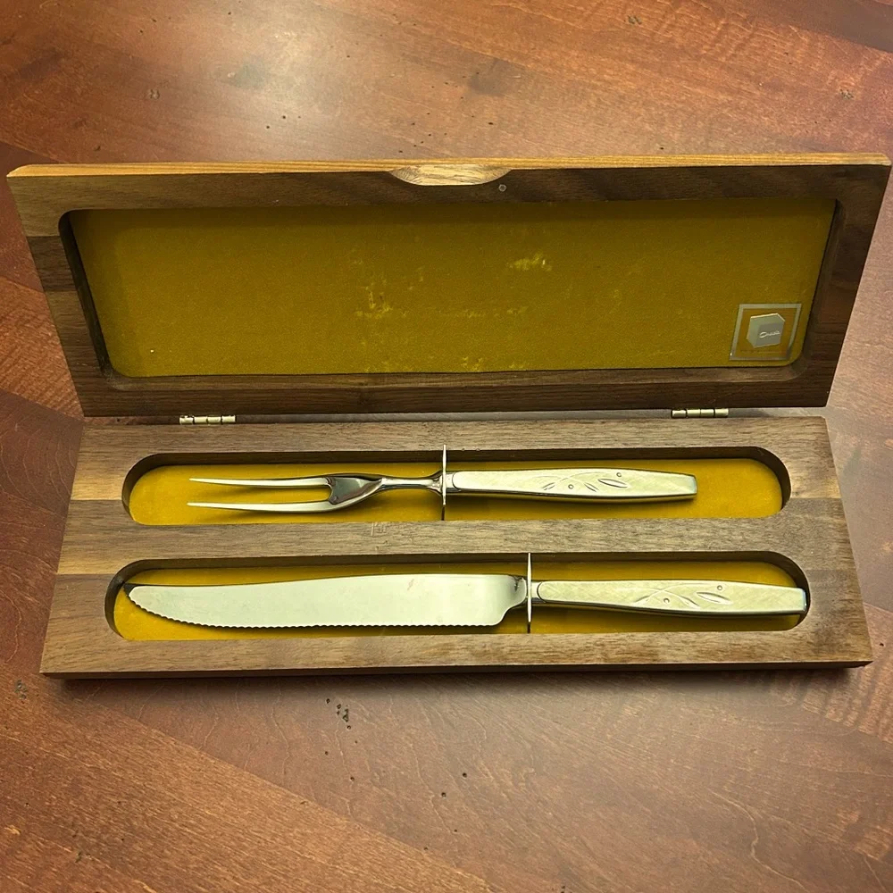 Oneida Will O' Wisp Two Piece Carving Set in walnut wood box